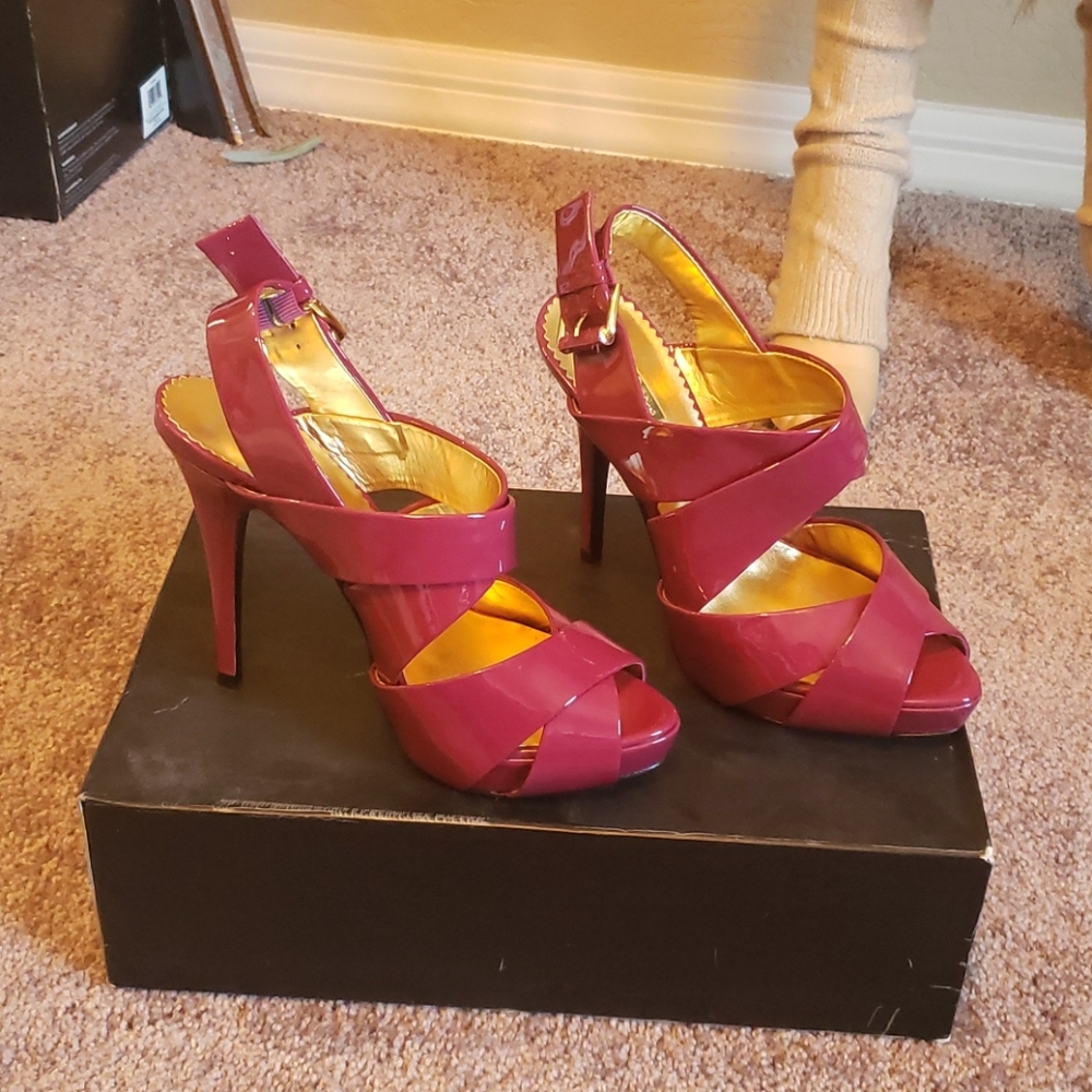 Report signature heels